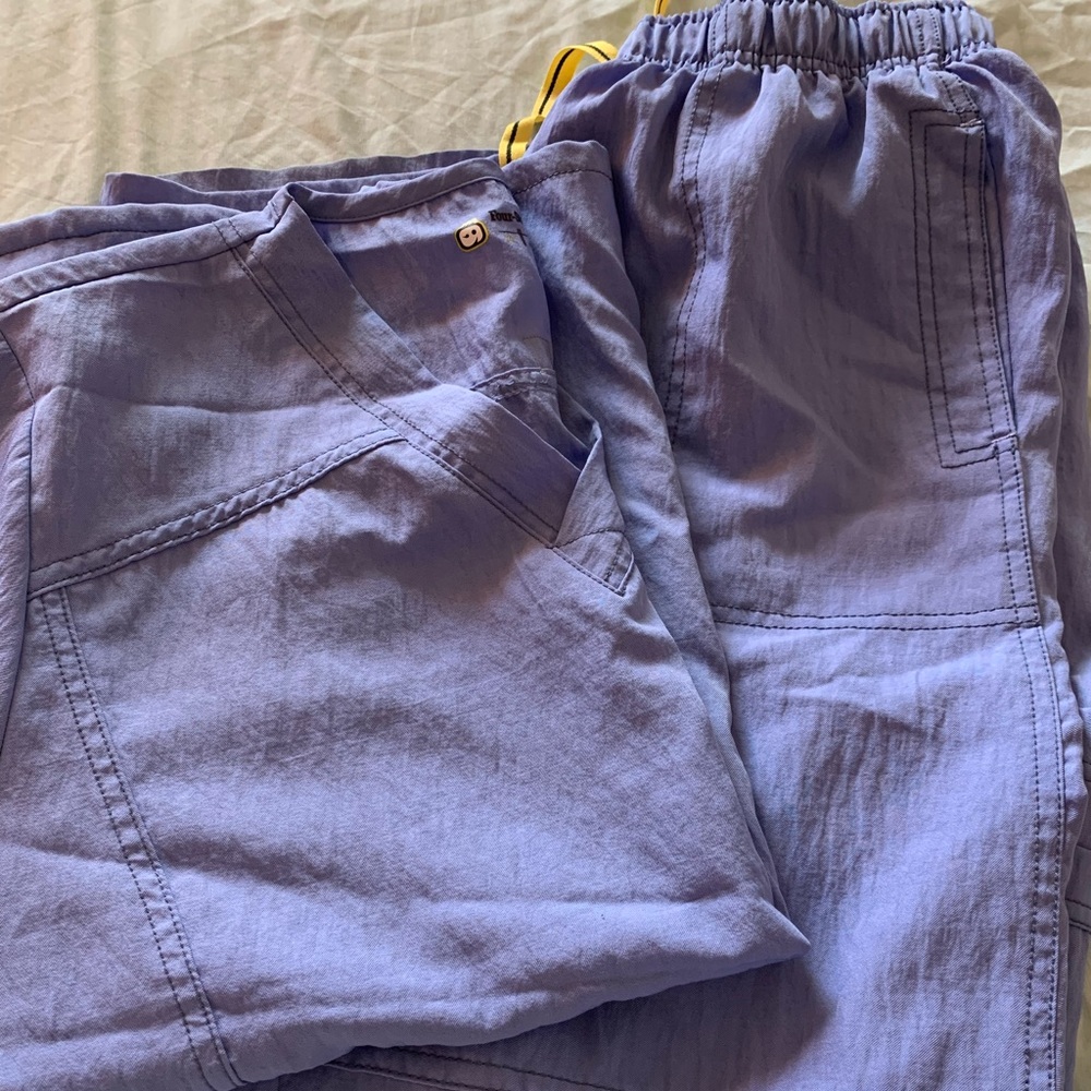 Scrub set